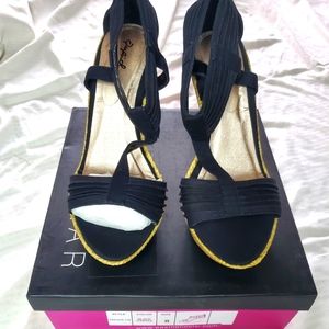 NWOT Black wedge heels